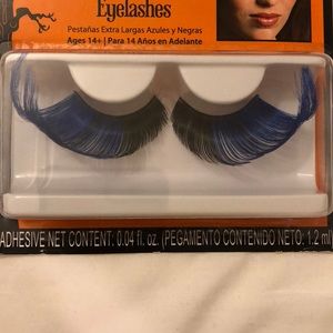 Blue tipped Black eyelashes🖤 Glue included Great for a Halloween 🎃 costume